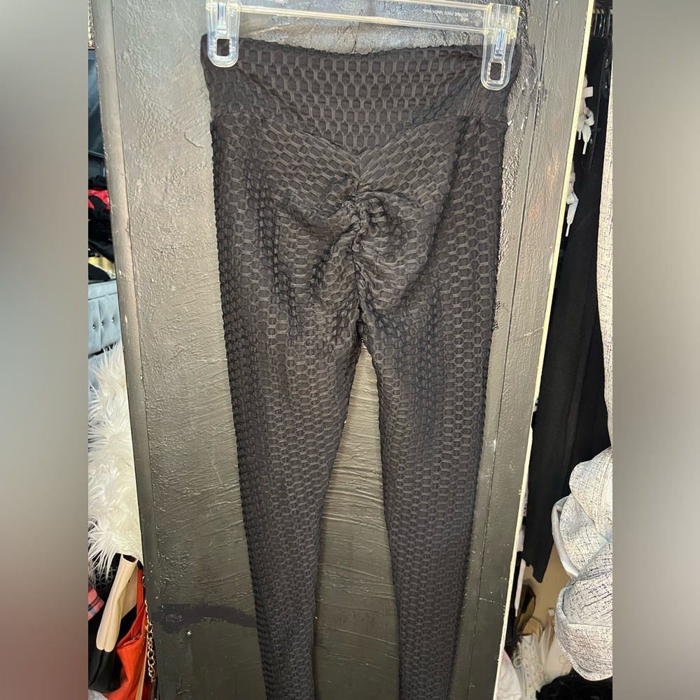 Scrunch butt sport and yoga textured leggings